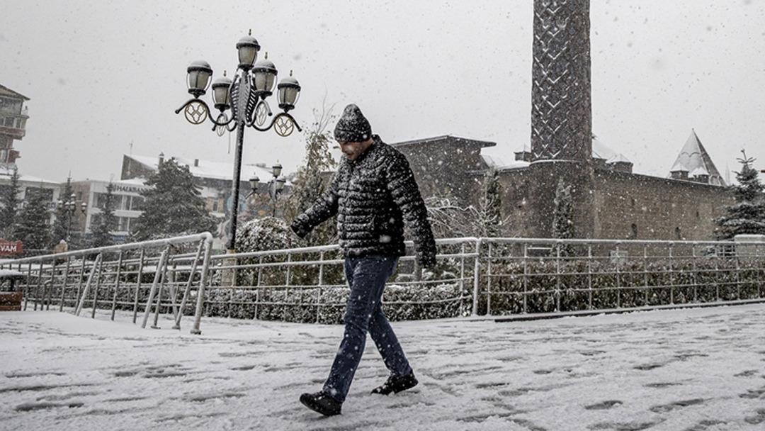 Meteoroloji b&ouml;lge b&ouml;lge uyardı! Kar ve sağanak geliyor: İstanbul, Ankara ve İzmir... 1