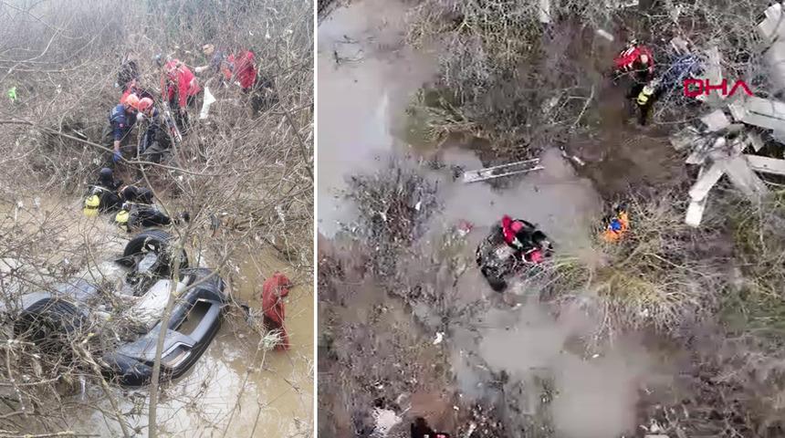İzmir&rsquo;de acı manzara! Otomobil dereye u&ccedil;tu: 2 kız kardeş &ouml;ld&uuml;, yanlarındaki 2 kişi olay yerinden ka&ccedil;tı