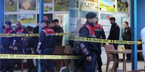 Emekli polis dehşet sa&ccedil;tı: Eşini ve MHP il&ccedil;e başkanını silahla vurarak &ouml;ld&uuml;rd&uuml;