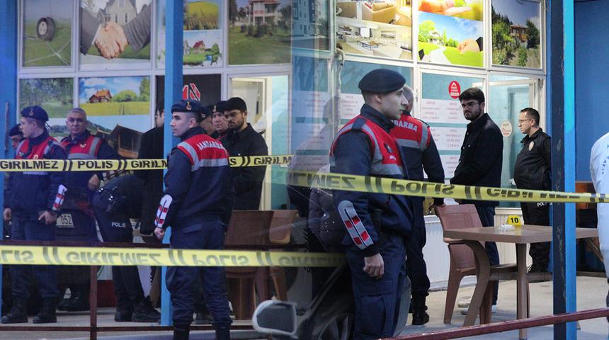 Sakarya'da emekli polis dehşet sa&ccedil;tı: Eşini ve MHP il&ccedil;e başkanını silahla vurarak &ouml;ld&uuml;rd&uuml;