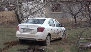 Polisin "dur" ihtarına uymayan ş&uuml;pheliler aracı bırakıp ka&ccedil;tı