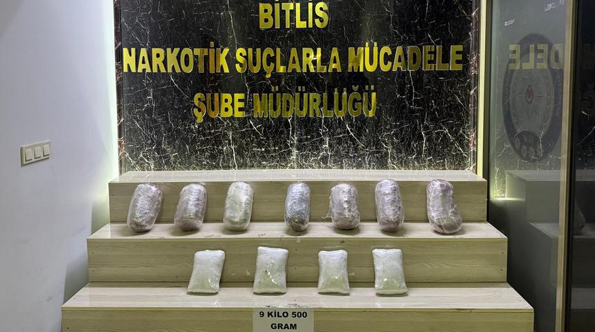 Bitlis'te durdurulan ara&ccedil;larda uyuşturucu ele ge&ccedil;irildi! 