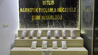 Bitlis'te durdurulan araçlarda uyuşturucu ele geçirildi! 