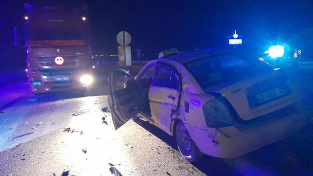 Konya'da tır ile ticari taksi çarpıştı: 1 yaralı