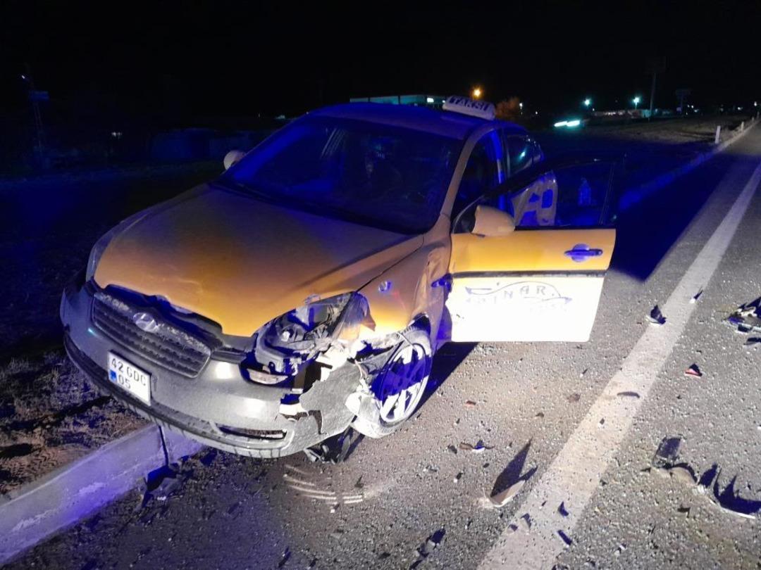 Konya da tır ile ticari taksi &ccedil;arpıştı: 1 yaralı 2