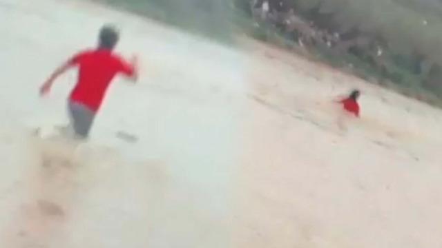 İzmir'de kahreden görüntüler! Terlik için girdiği derede hayatını kaybetti