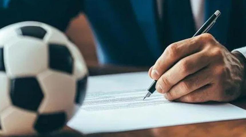 Sakaryaspor'da transferin son g&uuml;n&uuml;nde 13 imza birden atıldı