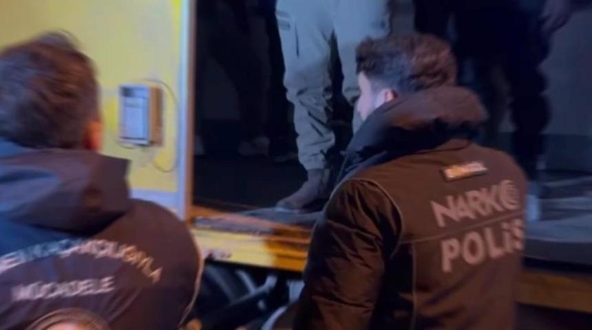 Bing&ouml;l&rsquo;de g&ouml;&ccedil;men ka&ccedil;ak&ccedil;ılığı operasyonu: 12 d&uuml;zensiz g&ouml;&ccedil;men yakalandı