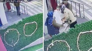 Kedinin çuvala konularak uzaklaştırıldığı görüntülere tepki