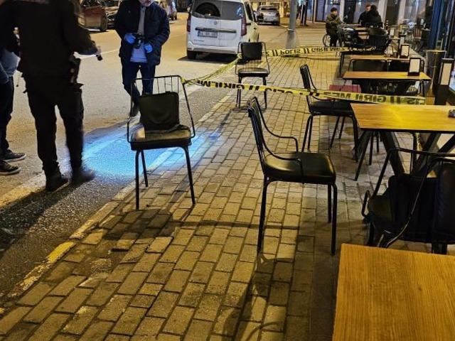 Kafede birlikte oturduğu genci, silahla vurarak kayıplara karıştı
