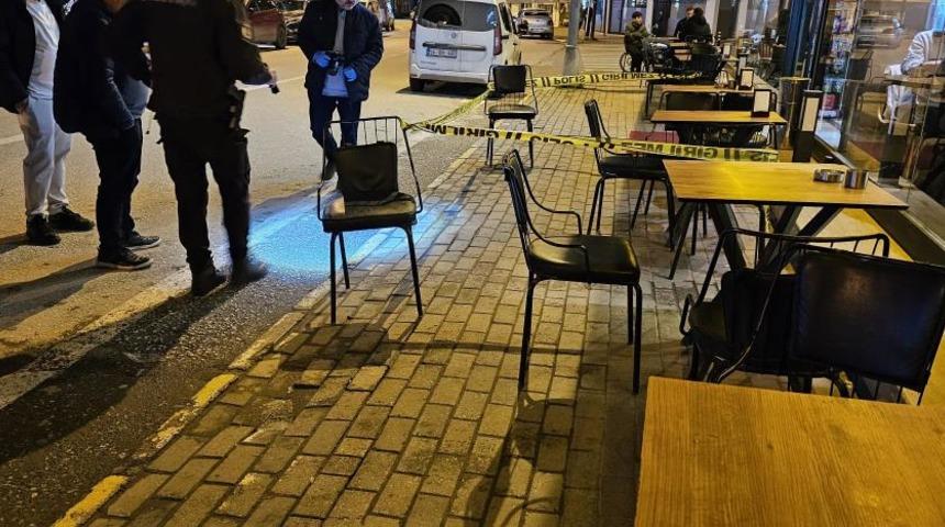 Kafede birlikte oturduğu genci, silahla vurarak kayıplara karıştı