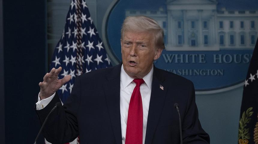 T&uuml;m d&uuml;nyayı etkileyecek İran kararı! Donald Trump imzaladı: Y&uuml;zde 25 ek g&uuml;mr&uuml;k vergisi &ouml;deyecekler