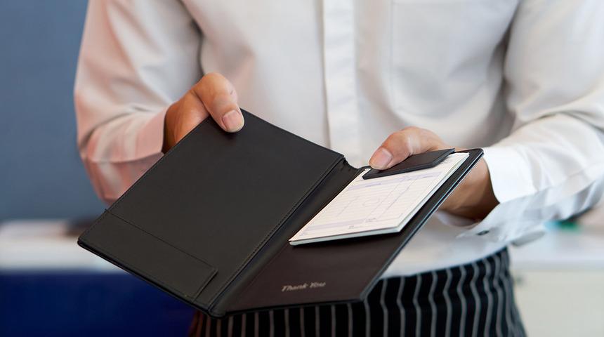 Restoranlarda yeni d&ouml;nem başladı! Hesapta yazıyor: Nakit devri bitti