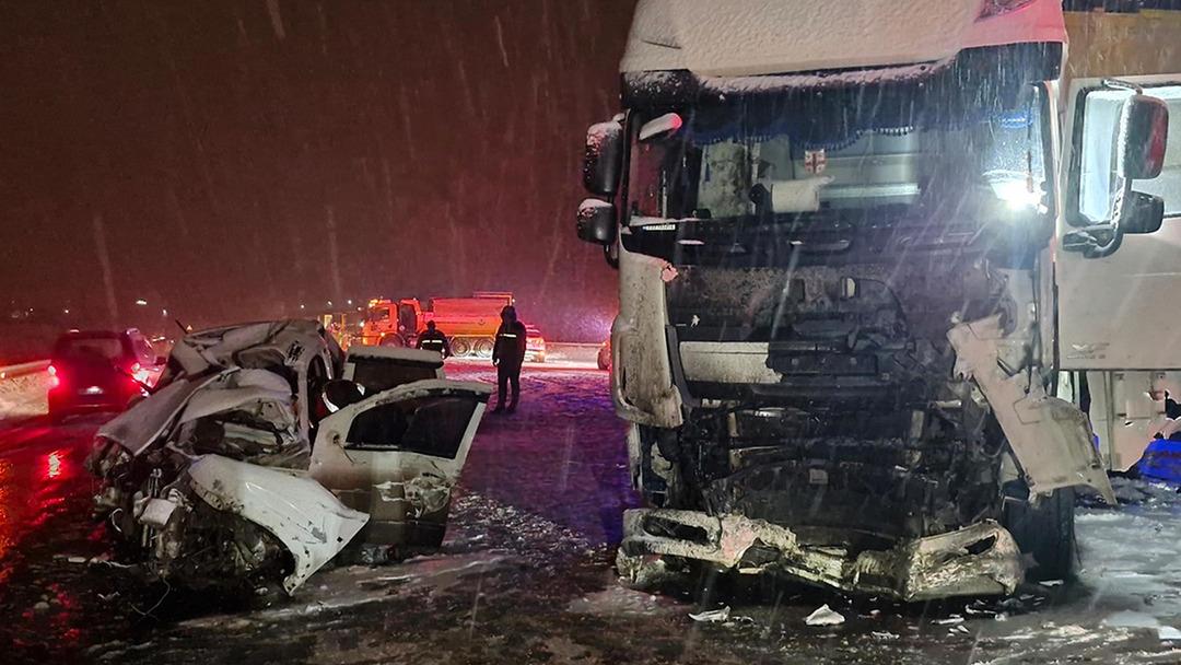 Erzurum da feci kaza! 4 kişi hayatını kaybetti 1