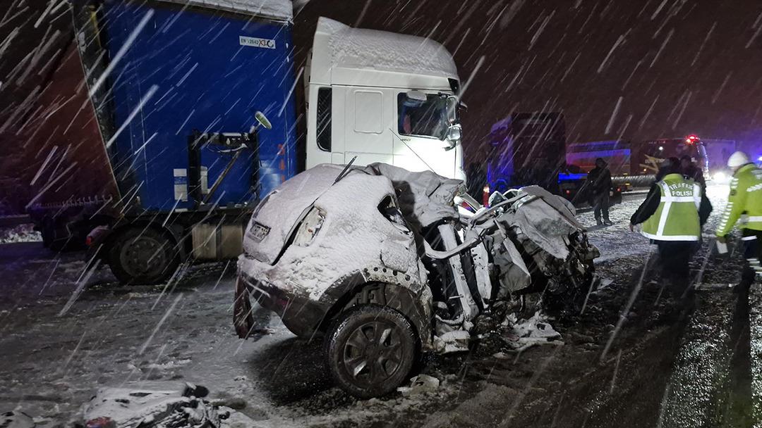 Erzurum da feci kaza! 4 kişi hayatını kaybetti 3