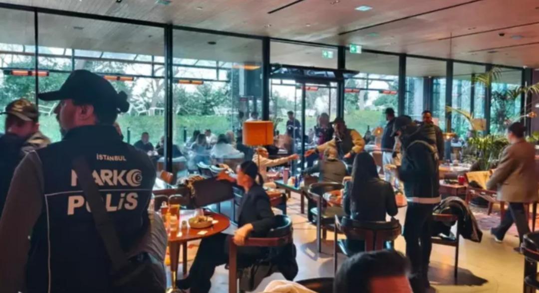 ClubHouse Bebek e polis baskını! G&ouml;zaltına alınan Menderes Utku Yeşil&ccedil;am ın &ccedil;ocuk yıldızı &ccedil;ıktı 1