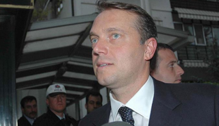 Cem Uzan "Kadınım" diyerek aşka geldi! Yeni sevgilisi bakın kimmiş