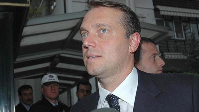 Cem Uzan Kadınım diyerek aşka geldi! Yeni sevgilisi bakın kimmiş