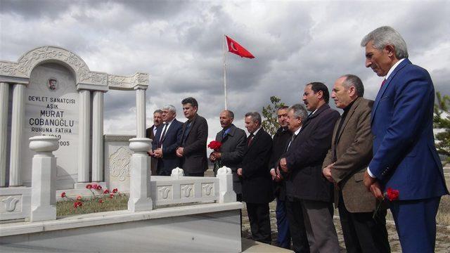 Karslı aşık Murat &Ccedil;obanoğlu, mezarı başında anıldı 2