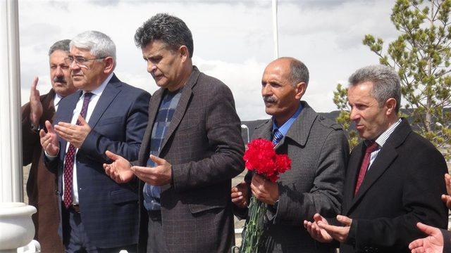 Karslı aşık Murat &Ccedil;obanoğlu, mezarı başında anıldı 3