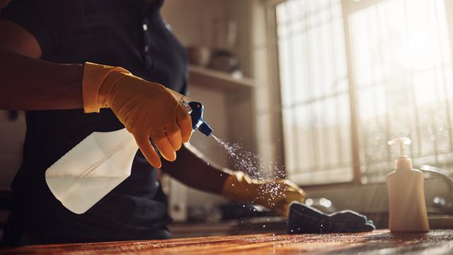 Temizlik yaparken bu hataya düşmeyin! 'Sigara içmek kadar zararlıdır' uyarısı yapıldı