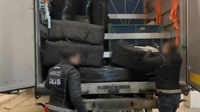 Bakan Yerlikaya: 240 kg Skunk uyuşturucu maddesi ele geçirdik