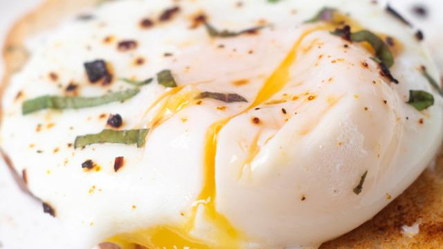 Böyle yiyen hasta olmuyor! Yumurtanın faydasını iki katına çıkaran yöntem