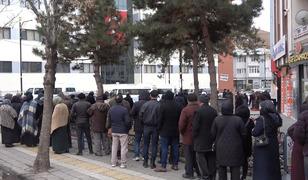 Piyasa fiyatının yarısı olunca kuyruk oldular! Sonu g&ouml;r&uuml;nmedi