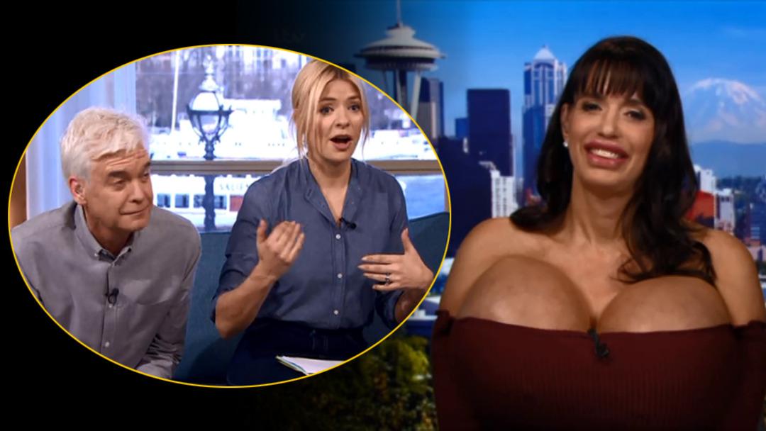 Canlı yayında g&ouml;ğ&uuml;slerine bakmamak i&ccedil;in kendileriyle m&uuml;cadele ettiler!