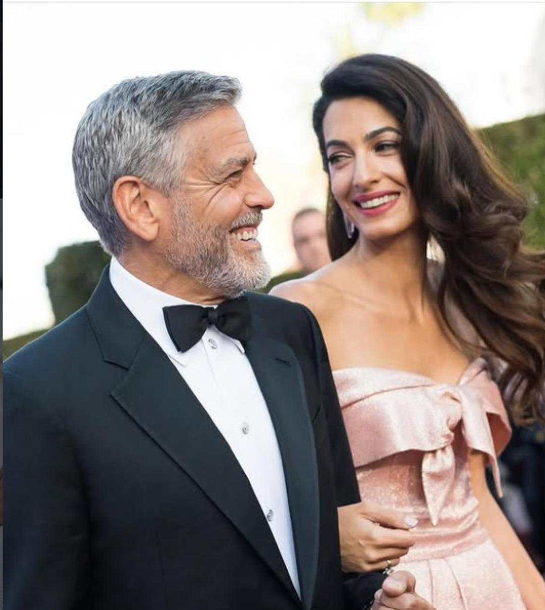 George Clooney her şeyi bırakıp &ccedil;iftliğe yerleşti! Trakt&ouml;r s&uuml;r&uuml;p toprakla uğraşıyor 1