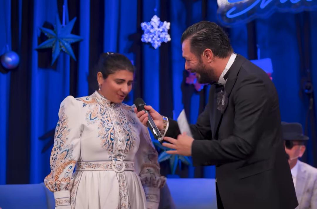 Esra Erol Cemile yi g&ouml;renler şaştı kaldı! Baş&ouml;rt&uuml;s&uuml;n&uuml; &ccedil;ıkarıp imaj değiştirdi 2