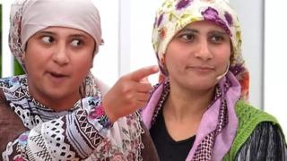 Esra Erol Cemile'yi görenler şaştı kaldı! Başörtüsünü çıkarıp imaj değiştirdi