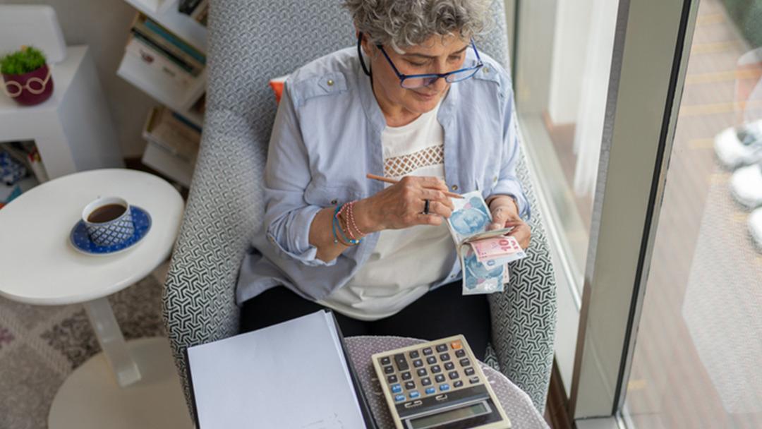 Emeklinin bayram ikramiyesinde Erdoğan detayı! İsa Karakaş rakam verip a&ccedil;ıkladı 4