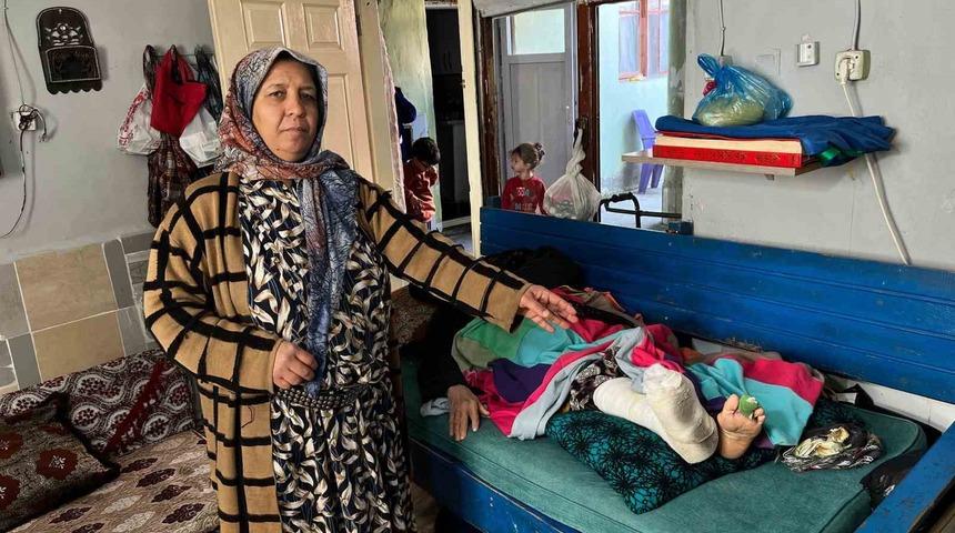 Evini su bastı, kurtulmaya &ccedil;alışırken d&uuml;ş&uuml;p ayağını kırdı!