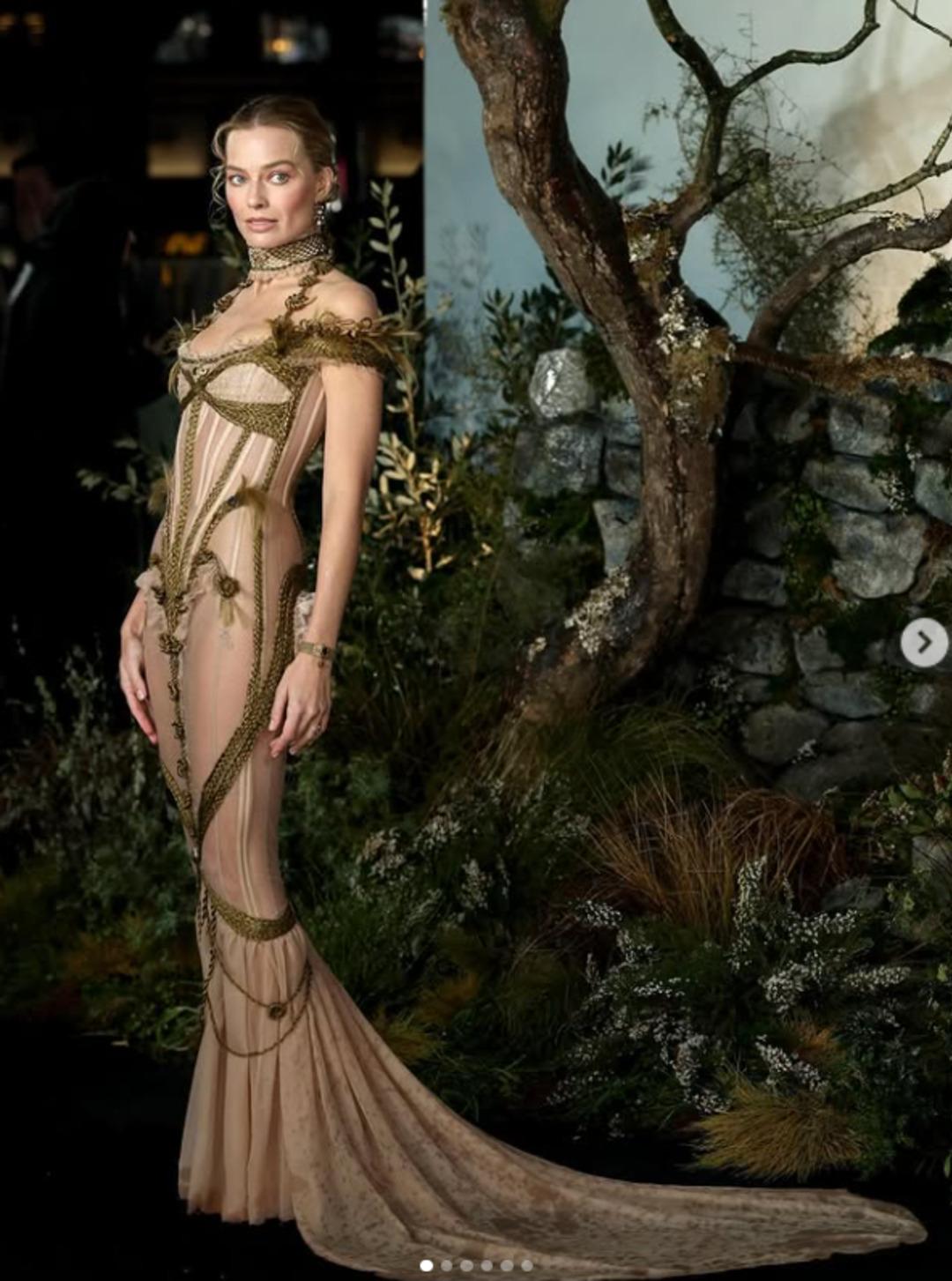 Margot Robbie Dilara Fındıkoğlu nu tercih etti! &Ouml;zel tasarım beğeni topladı 3