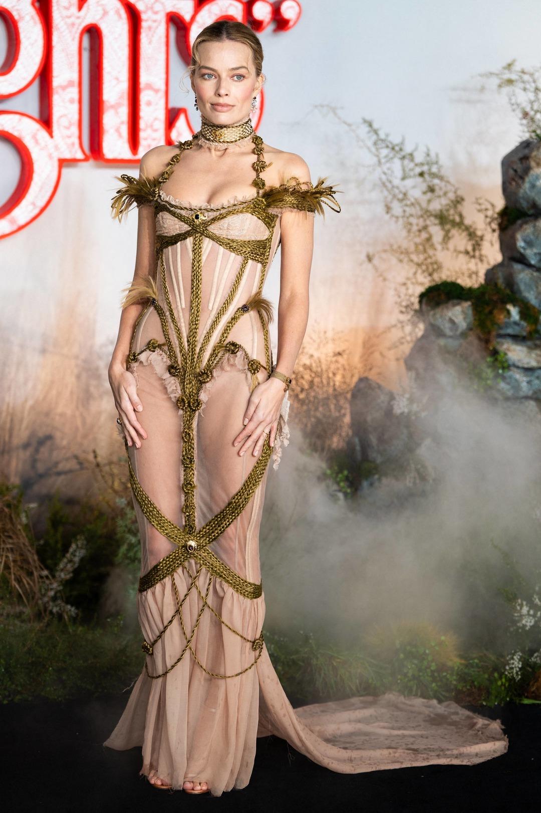 Margot Robbie Dilara Fındıkoğlu nu tercih etti! &Ouml;zel tasarım beğeni topladı 2