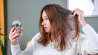 Evde bunu deneyenler kuaföre gitmeyi bıraktı: Saç cilası nasıl yapılır?