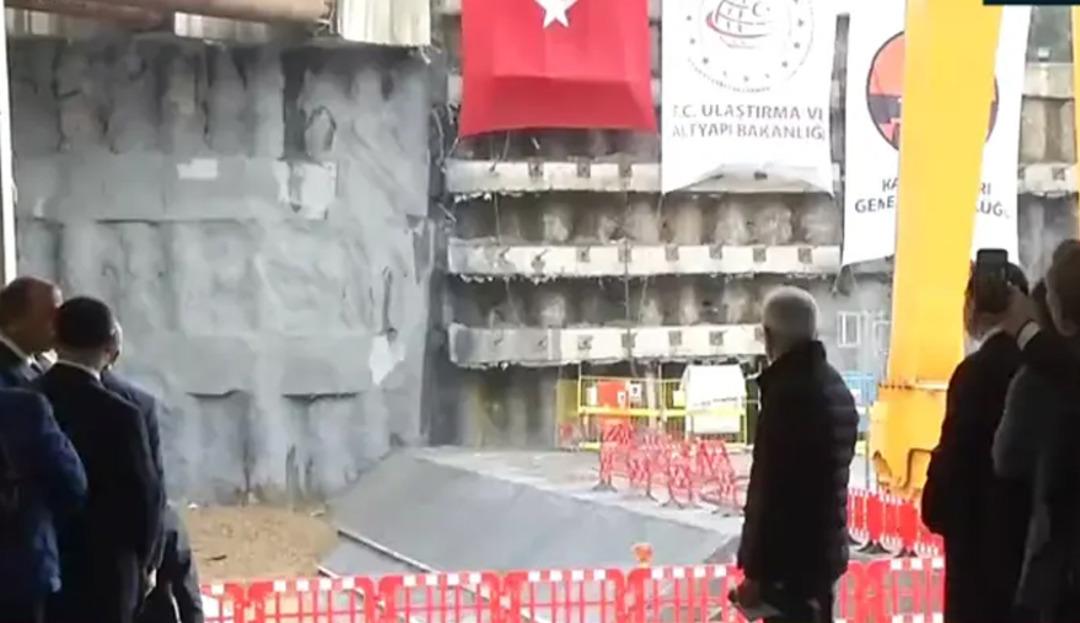 İstanbul da 35 dakika s&uuml;ren yol 5 dakikaya d&uuml;şecek! &Ouml;nemli eşik aşıldı 1