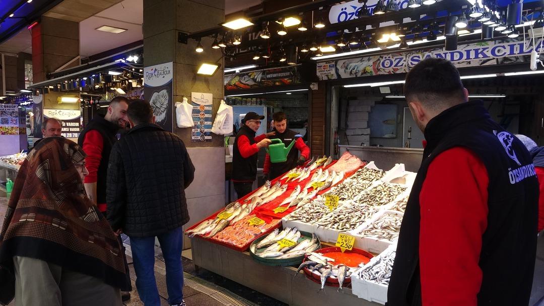 Bir bu&ccedil;uk aydır tezgahlardan uzaktı: Hamsi bu defa şaşırttı!  4