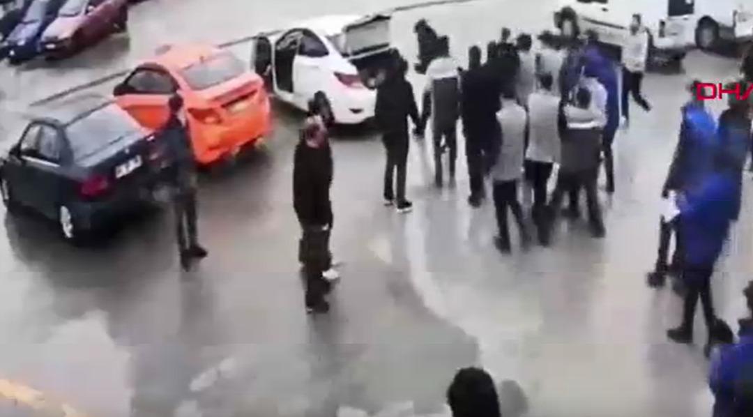 Ankara da polisin darp edilerek &ouml;ld&uuml;r&uuml;lmesine ilişkin g&ouml;r&uuml;nt&uuml;ler ortaya &ccedil;ıktı! Acılı eşi konuştu: "20-30 kişilik bir grup eşimin &uuml;st&uuml;ne saldırdı" 3