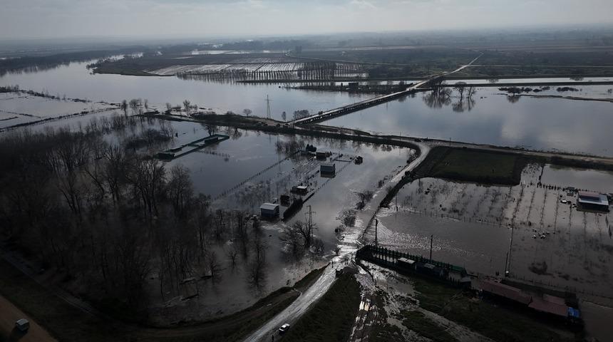 Meri&ccedil; Nehri taştı, tarım arazileri ve yerleşim alanları sular altında kaldı