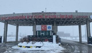 Y&uuml;ksekova&rsquo;da u&ccedil;ak seferlerine sis ve kar engeli