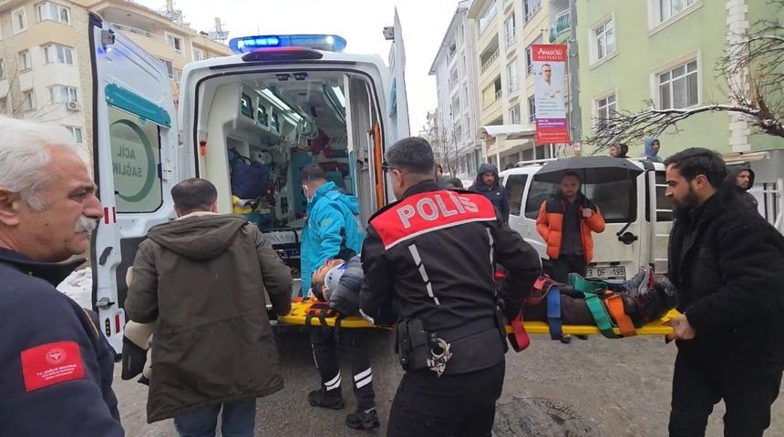 D&uuml;kkan sahibi, kiracısı tarafından ayağından vuruldu