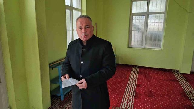 Camide tuvaleti kullandı, notla birlikte para bıraktı 3