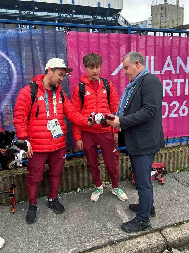 Bakan Bak, İtalya&rsquo;da milli sporcuları ziyaret etti 4