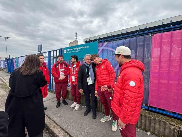 Bakan Bak, İtalya&rsquo;da milli sporcuları ziyaret etti 3