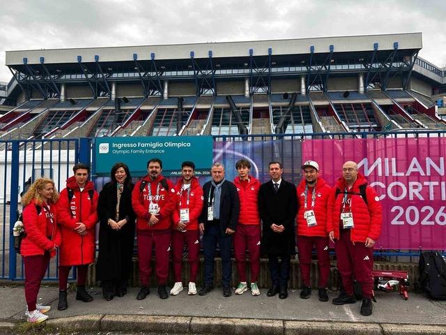 Bakan Bak, İtalya&rsquo;da milli sporcuları ziyaret etti 1