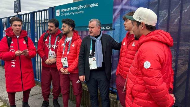 Bakan Bak, İtalya’da milli sporcuları ziyaret etti