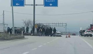 Malatya&rsquo;da iki otomobil &ccedil;arpıştı: 4 yaralı