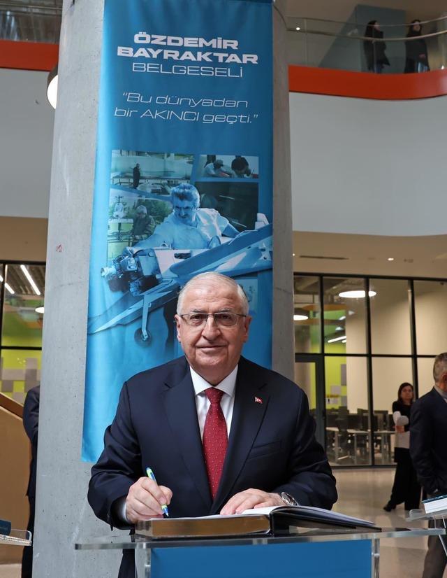 Bakan G&uuml;ler, belgesel g&ouml;sterimine katıldı 1